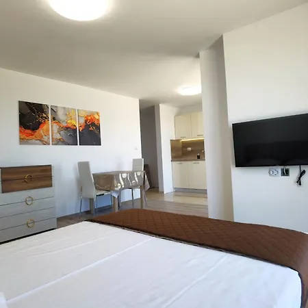 Apartahotel Cabacum Pleasure Beachfront - 50m To And Pool 3*