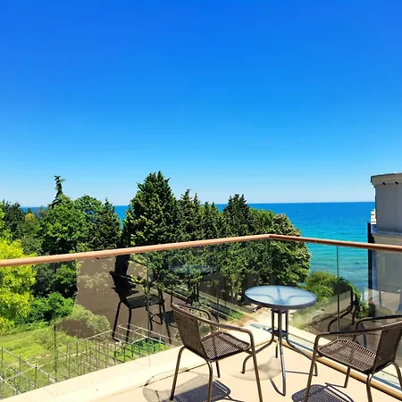 Apartahotel Cabacum Pleasure Beachfront - 50m To And Pool Varna